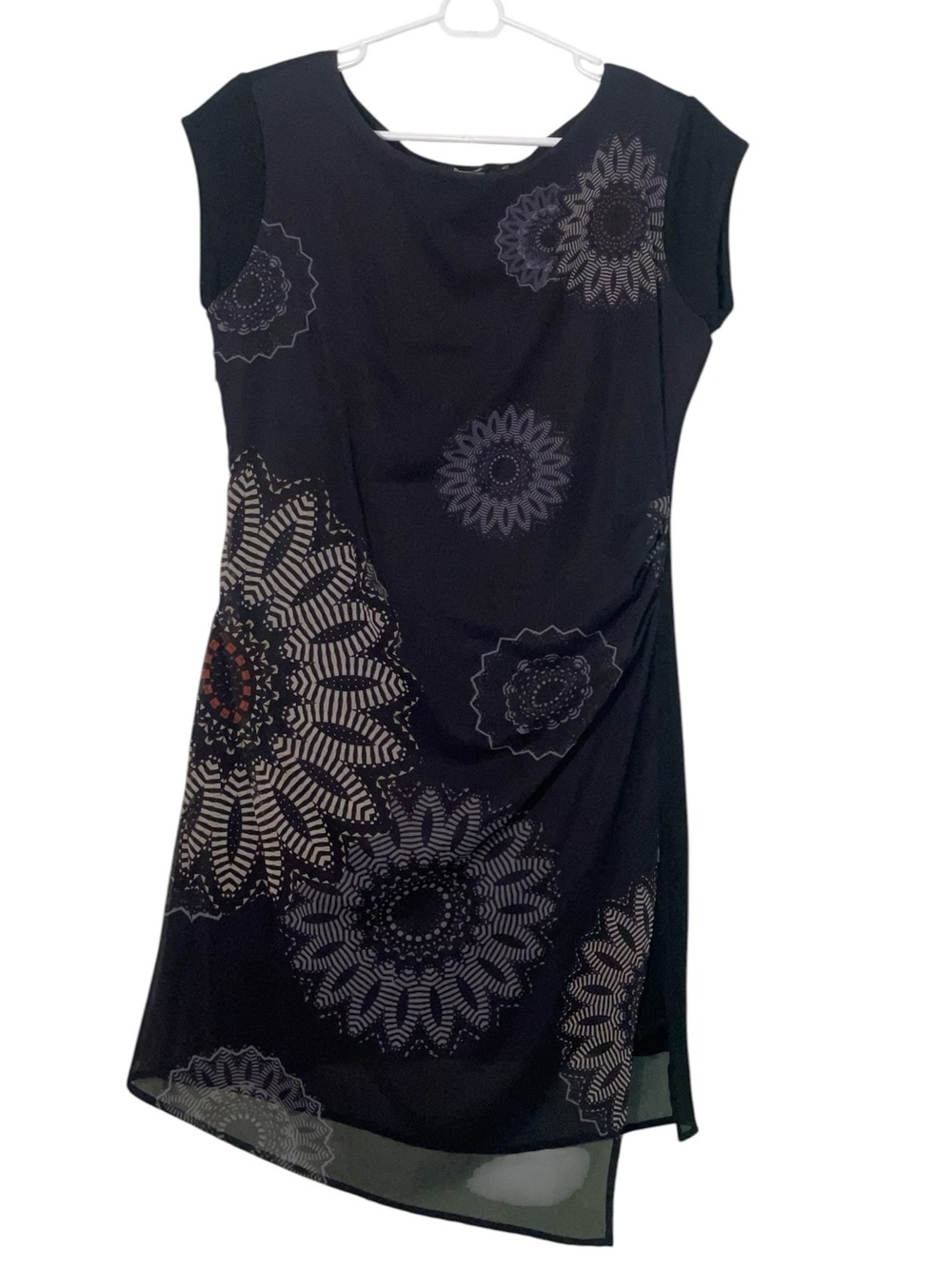 Disigual Asymmetric hemlines dress w/ mandala print. Size 40 (9.5-10 US) GUC - Picture 2 of 8